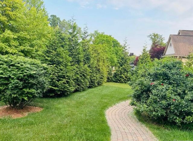 29301 Morningview Street 86, Farmington Hills, MI 48331