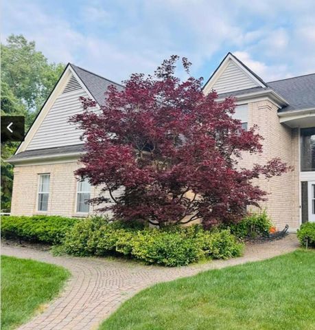 29301 Morningview Street 86, Farmington Hills, MI 48331
