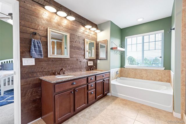 82 S Newbern Way, Aurora, CO 80018