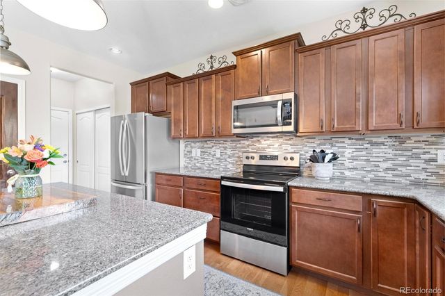 82 S Newbern Way, Aurora, CO 80018