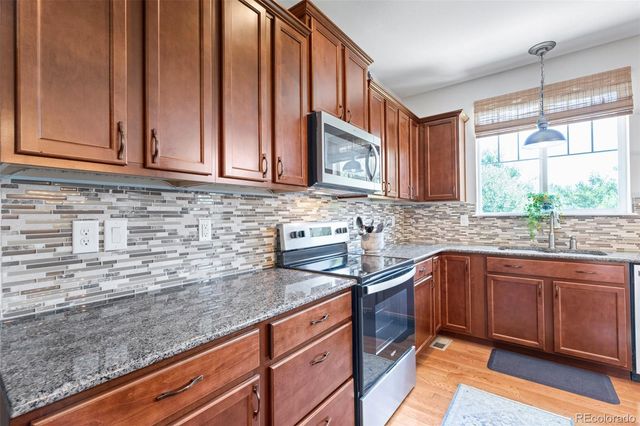 82 S Newbern Way, Aurora, CO 80018