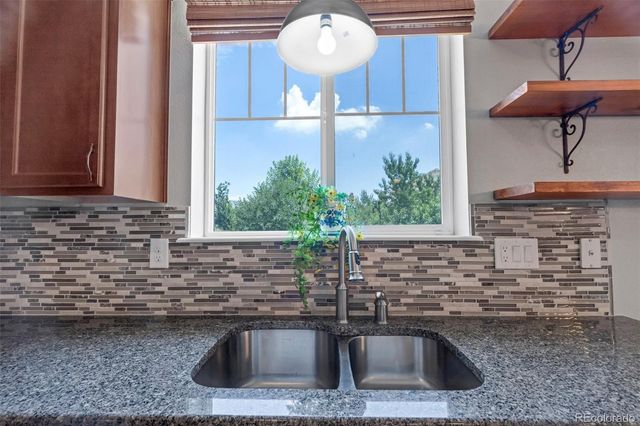 82 S Newbern Way, Aurora, CO 80018