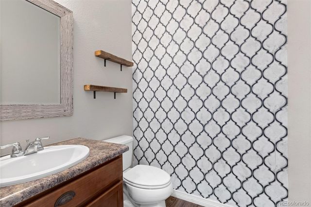 82 S Newbern Way, Aurora, CO 80018