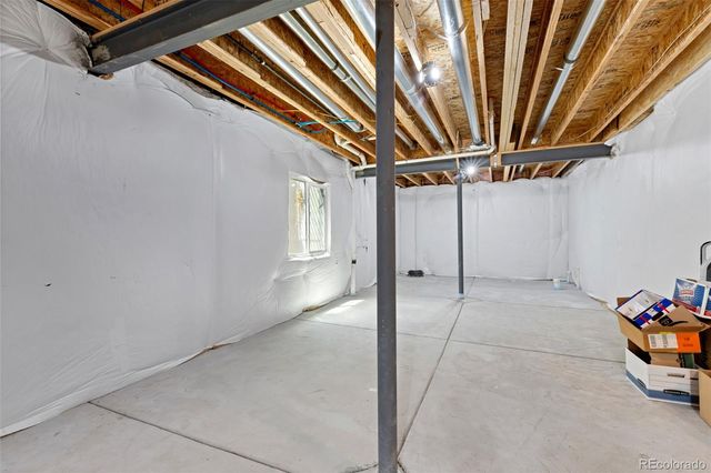 82 S Newbern Way, Aurora, CO 80018