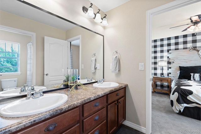 82 S Newbern Way, Aurora, CO 80018