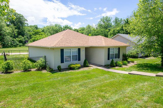 1910 W HARMONY ST, Columbia, MO 65203