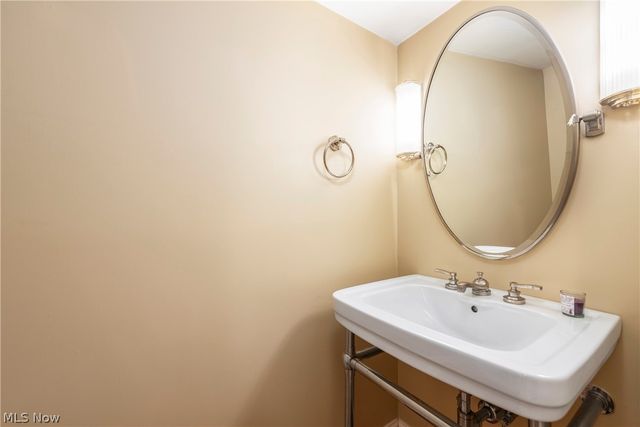 19245 Briarwood Lane, Strongsville, OH 44149