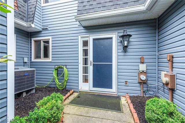 19245 Briarwood Lane, Strongsville, OH 44149