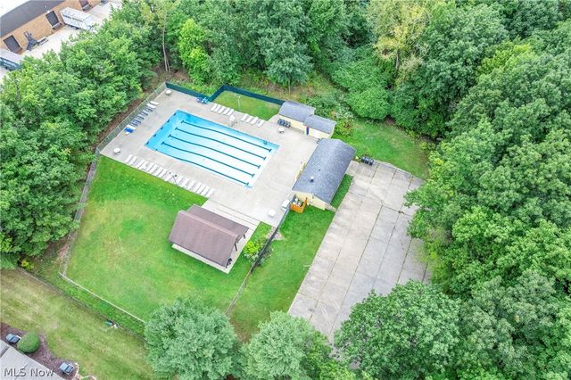 19245 Briarwood Lane, Strongsville, OH 44149