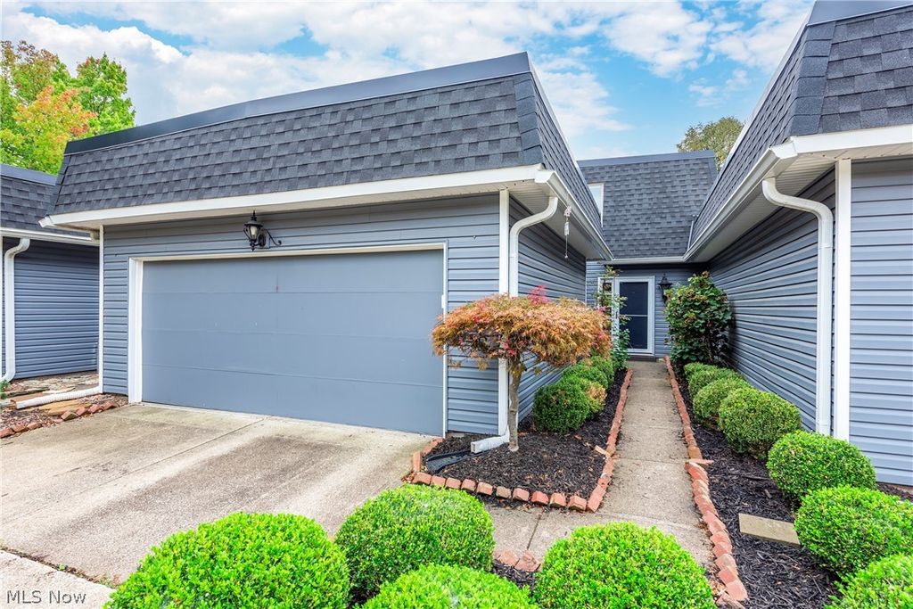19245 Briarwood Lane, Strongsville, OH 44149