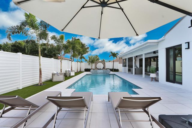 441 S Lyra Circle, Juno Beach, FL 33408