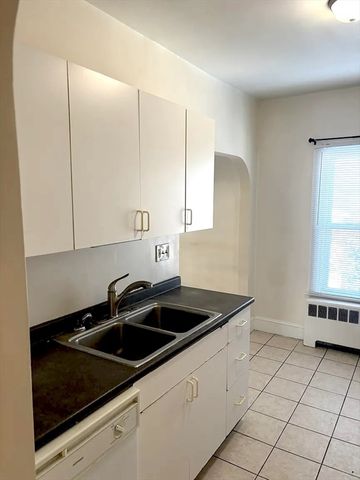 18-20 North High St 3, Melrose, MA 02176