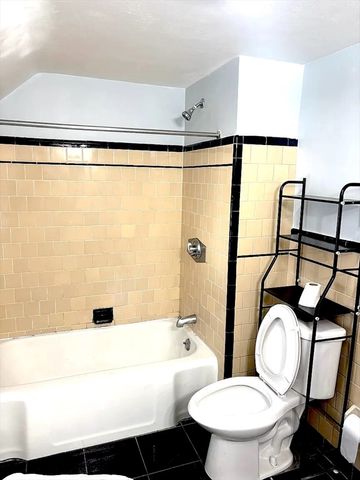 18-20 North High St 3, Melrose, MA 02176