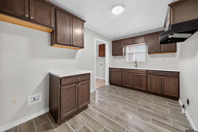 1004 N Grand, Tyler, TX 75702