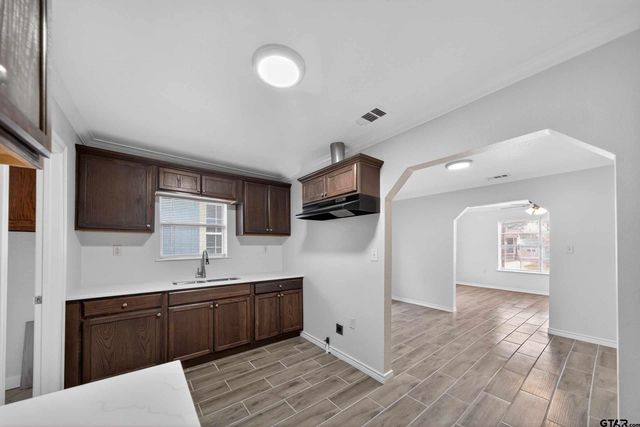 1004 N Grand, Tyler, TX 75702