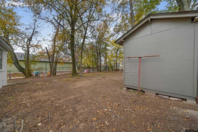 1004 N Grand, Tyler, TX 75702