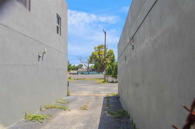 3288 NW 36th Street 3270 3288, Miami, FL 33142