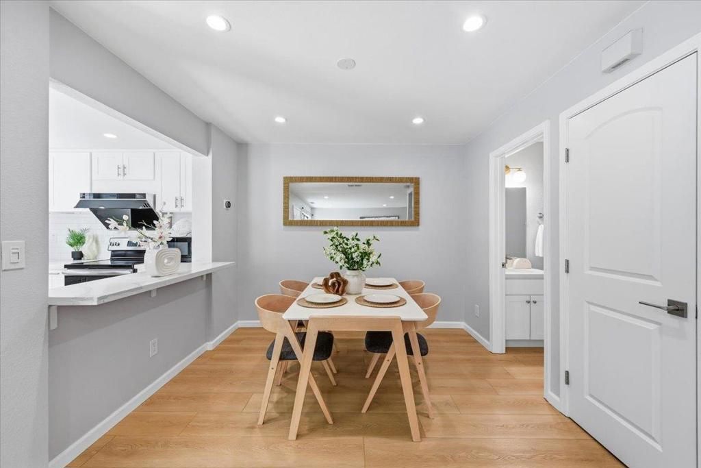 Image 15 of property listing at 1017 Chula Vista Terrace, Sunnyvale, CA 94086