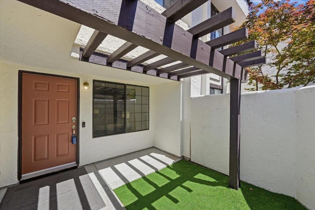 Image 2 of property listing at 1017 Chula Vista Terrace, Sunnyvale, CA 94086