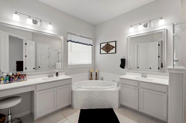 311 Bear Oak ST, Hutto, TX 78634