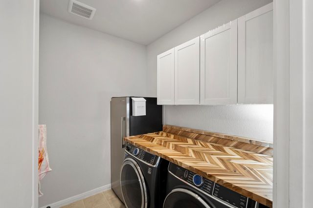 311 Bear Oak ST, Hutto, TX 78634