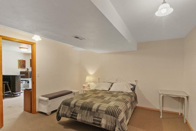 8402 N Pine Meadows Ln, Nine Mile Falls, WA 99026