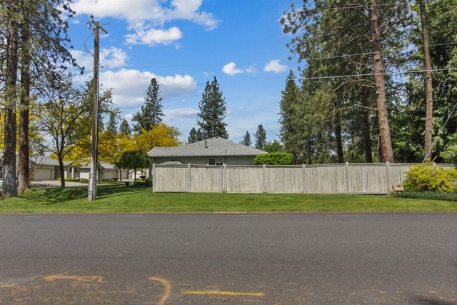 8402 N Pine Meadows Ln, Nine Mile Falls, WA 99026