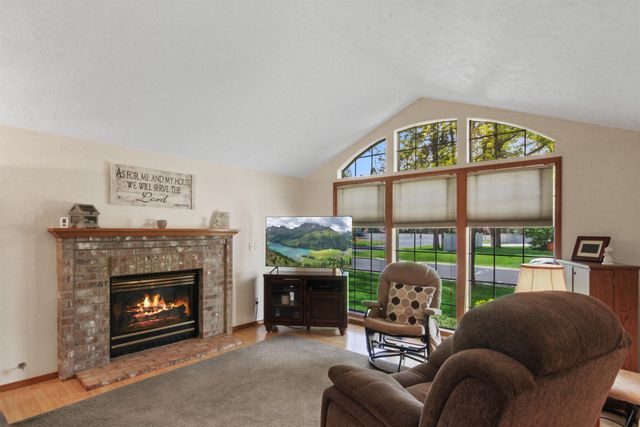 8402 N Pine Meadows Ln, Nine Mile Falls, WA 99026