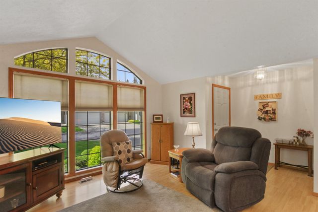 8402 N Pine Meadows Ln, Nine Mile Falls, WA 99026