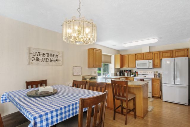 8402 N Pine Meadows Ln, Nine Mile Falls, WA 99026