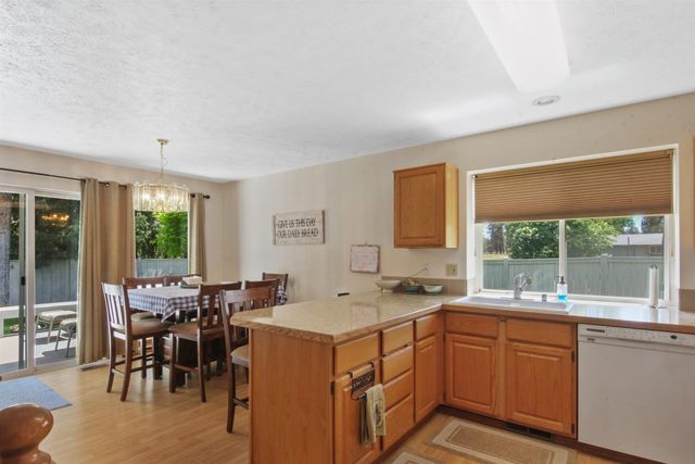 8402 N Pine Meadows Ln, Nine Mile Falls, WA 99026