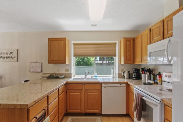 8402 N Pine Meadows Ln, Nine Mile Falls, WA 99026