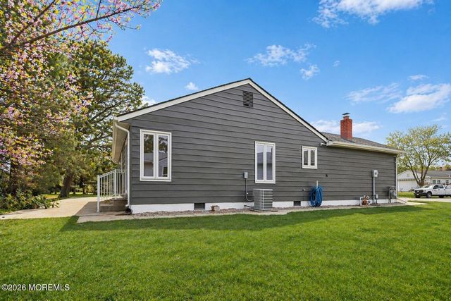 9 Gramercy Court, Toms River, NJ 08757