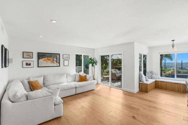 5004 Viewridge Way, Oceanside, CA 92056