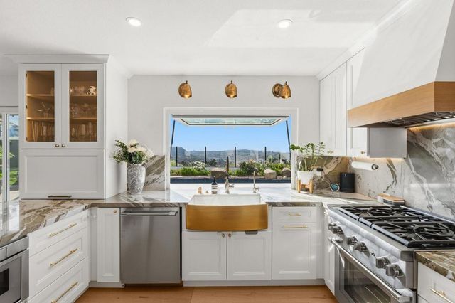5004 Viewridge Way, Oceanside, CA 92056
