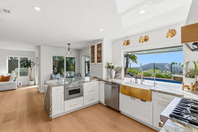 5004 Viewridge Way, Oceanside, CA 92056