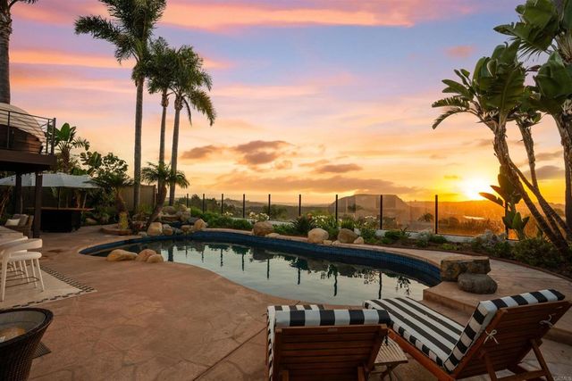 5004 Viewridge Way, Oceanside, CA 92056
