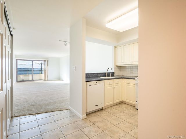 372 Main Street 105, Port Washington, NY 11050