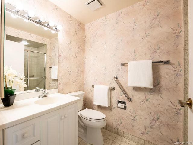 372 Main Street 105, Port Washington, NY 11050