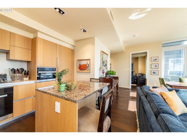 1075 Nw NORTHRUP St 1812, Portland, OR 97209
