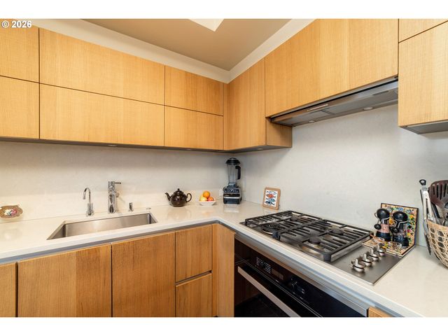 1075 Nw NORTHRUP St 1812, Portland, OR 97209