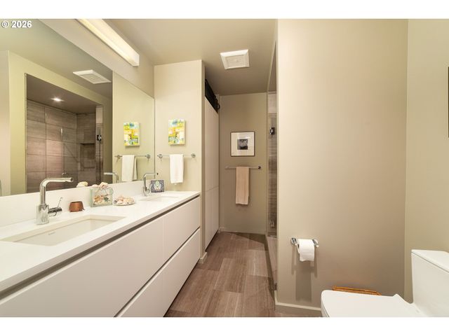 1075 Nw NORTHRUP St 1812, Portland, OR 97209
