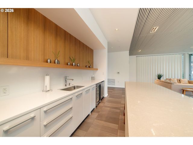 1075 Nw NORTHRUP St 1812, Portland, OR 97209