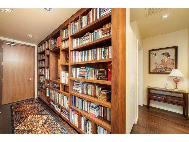 1075 Nw NORTHRUP St 1812, Portland, OR 97209
