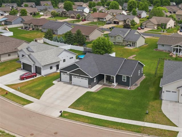 1829 Tucker Trail, Eau Claire, WI 54701