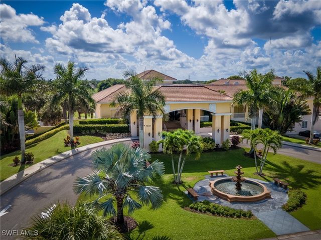 28432 Las Palmas CIR, Bonita Springs, FL 34135
