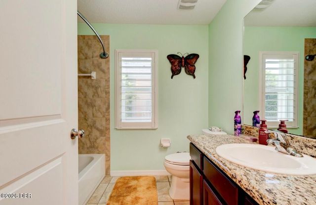 10 Lloshire Path, Palm Coast, FL 32164