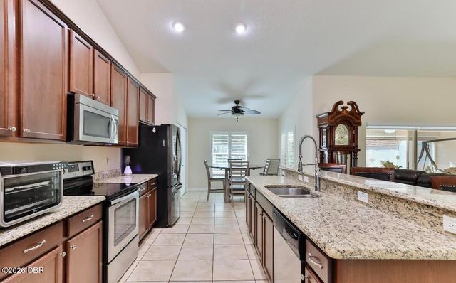 10 Lloshire Path, Palm Coast, FL 32164