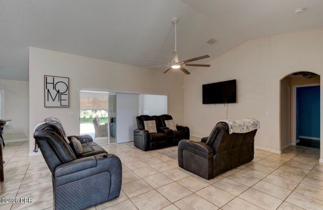 10 Lloshire Path, Palm Coast, FL 32164