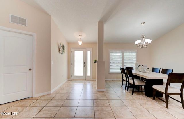 10 Lloshire Path, Palm Coast, FL 32164